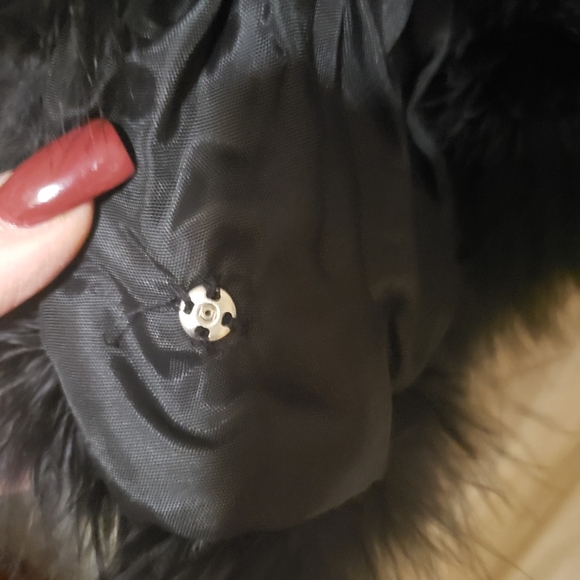 Black boa jacket clasp and snap closure. - Picture 6 of 12